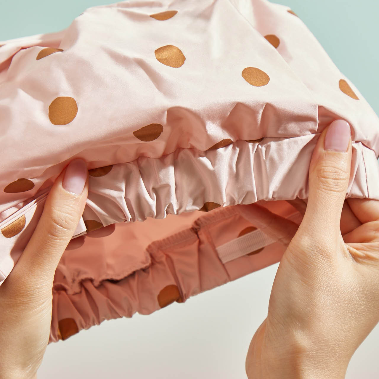 0842-CreativeProductShoot-Luxe-ShowerCap-Cleanse-BlushDot-4-1280x1280px-1.jpg