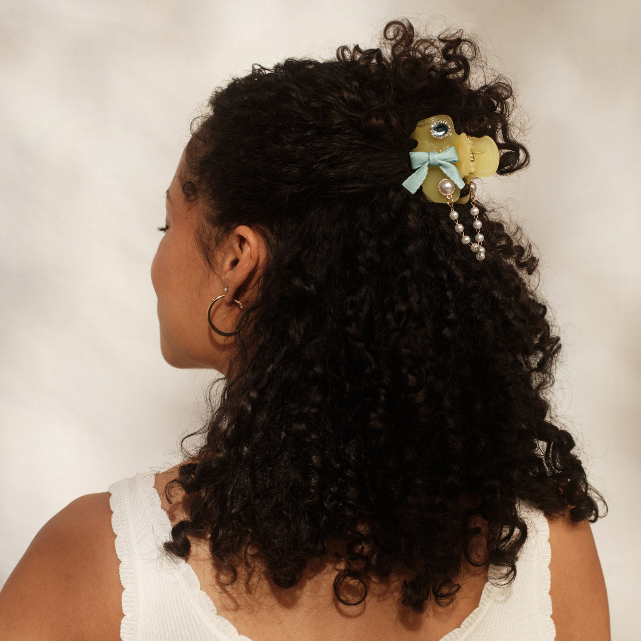 509402-509488-CoastalCottage-KitschPopCloudClip-7pc-ButterYellow-Collection-6pc-Model-4-1280x1280px-1.jpg