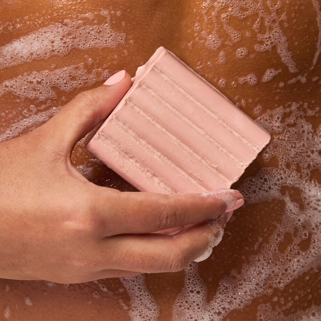 69179-MoisturizingTartCherrySolidBodyWash-SeasonalCollection-Cherry-Model-2-1280x1280px-1.jpg
